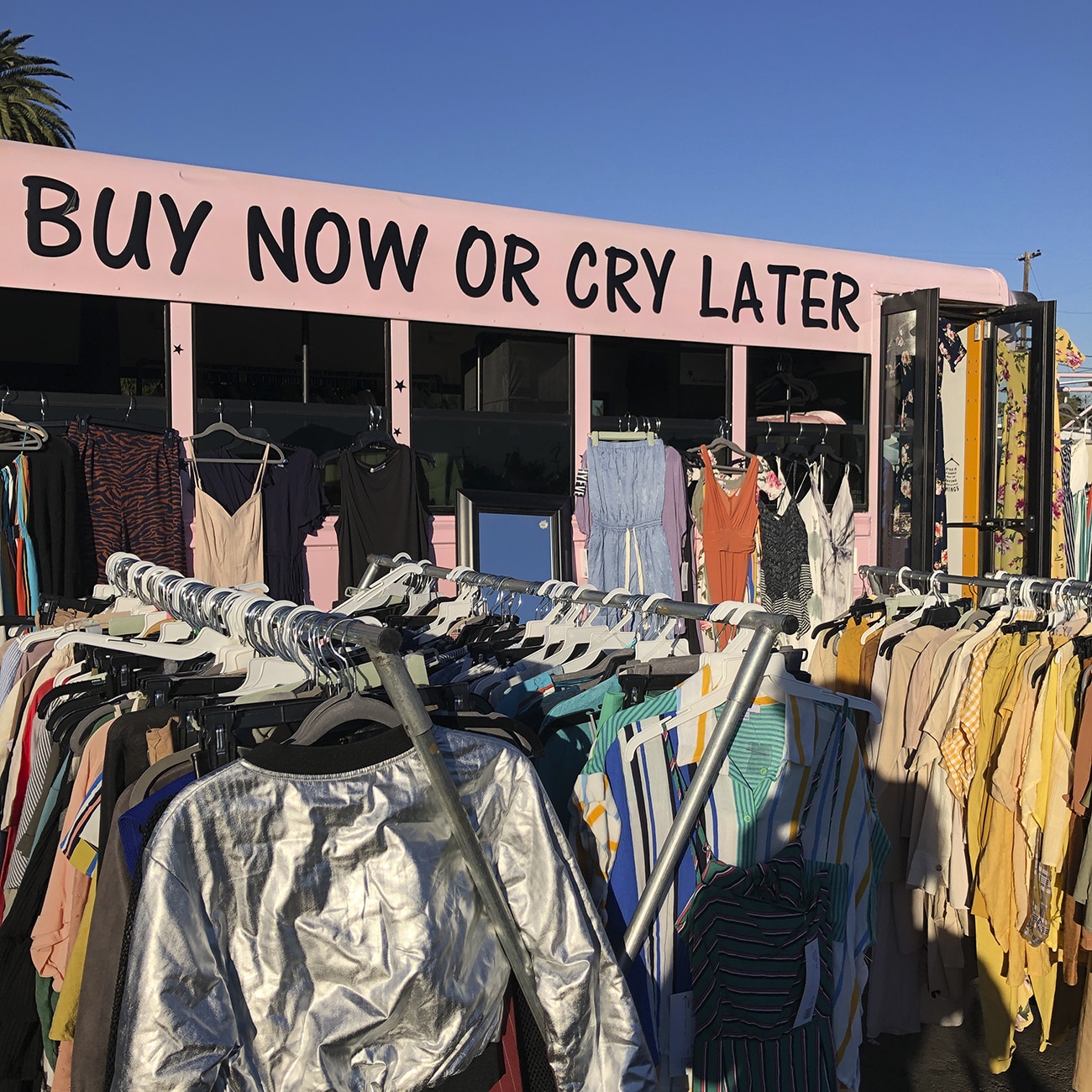 オンラインストアではカリフォルニアから買い付けた商品を中心に販売しています。