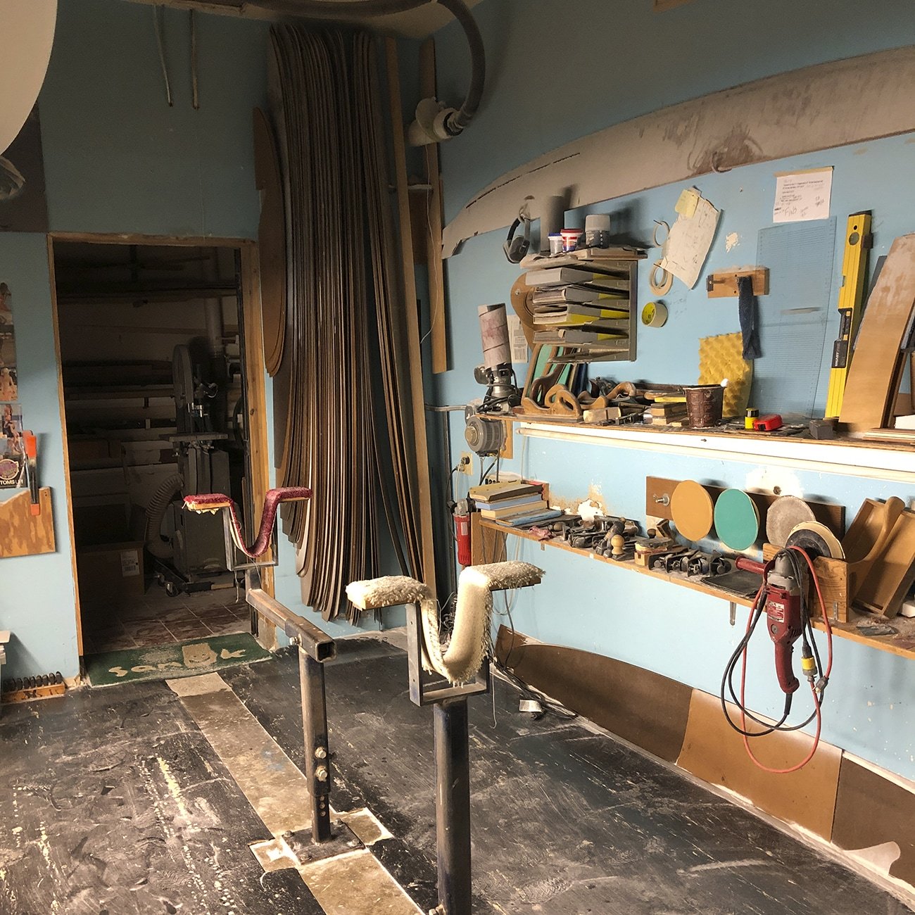 手に入りにくいサーフボードも扱っております。